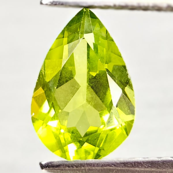 Natural Green Peridot 1.60 Ct. Pear Shape 9.7 x 6.5 Mm Gemstone From Pakistan: Product ID: 805317081 Product Name: Natural Green Sapphire Weight: 1.60 CT. Size: 9.7 x 6.5 x 4 MM. Shape: Pear Shape Color: Green Clarity:VSI Luster: Good Gems Origin: Pakistan Treatment: Unheated Cr