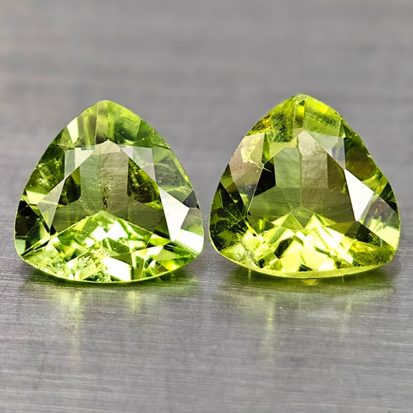 Natural Green Peridot 1.27 Ct. 2 Pcs. Trilliant Shape 5.9 Mm Gemstones From Pakistan: Product ID: 805317045 Product Name: Natural Peridot Weight: 1.27 CT. Size: 5.9 x 5.9 x 2.9 MM. Shape: Trilliant Color: Green Clarity:VSI Luster: Good Gems Origin: Pakistan Treatment: Unheated Crystal 
