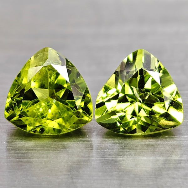 Natural Green Peridot 1.92 Ct. 2 Pcs. Trilliant Shape 6 Mm Gemstones From Pakistan: Product ID: 805317046 Product Name: Natural Peridot Weight: 1.92 CT. Size: 6 x 6 x 4.1 MM. Shape: Trilliant Color: Green Clarity:VSI Luster: Good Gems Origin: Pakistan Treatment: Unheated Crystal Stru