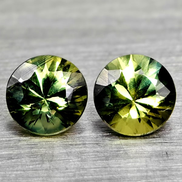Natural Fancy Color Sapphire 0.43 Ct. 2 Pcs Round Diamand Cut 3.5 Mm Gemstones From Tanzania: Product ID: 806162258 Product Name: Natural Green Sapphire Weight: 0.43 CT. Size: 3.5 x 3.5 x 2.4 MM. Shape: Round Diamond Cut Color: Fancy Color Clarity:VSI Luster: Very Good Gems Origin: Tanzania Tr