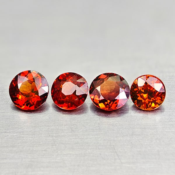 Natural Orangish Red Spessartine Garnet 2.81 Ct. 4 Pcs Round Shape 5.4 Mm Gemstones From Nigeria: Product ID: 802936407 Product Name: Natural Spessartine Weight: 2.81 CT. Size: 5.4 x 5.4 x 3.1 MM. Shape: Round Color: Orangish Red Clarity:VSI Luster: Good Gems Origin: Nigeria Treatment: Unheated Cr