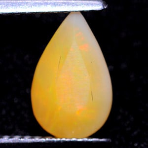 Natural Multi Color Opal 1.23 Ct. Pear Shape 10.7 x 6.6 Mm. Unheated Gemstone: Product ID: 818711919 Product Name: Natural Opal Weight: 1.23 CT. Size: 10.7 x 6.6 x 4.9 MM. Shape: Pear Color: Multi Color Clarity:Opaque Luster: Good Gems Origin: Ethiopia Treatment: Unheated Crysta
