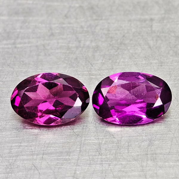 Natural Purplish Pink Rhodolite Garnet 0.95 Ct. 2 Pcs Oval Shape 5.9 x 4 Mm Gemstones From: Product ID: 802936445 Product Name: Natural Rhodolite Weight: 0.95 CT. Size: 5.9x 4 x 2.5 MM. Shape: Oval Color: Purplish Pink Clarity:VSI Luster: Good Gems Origin: Madagascar Treatment: Unheated Crys