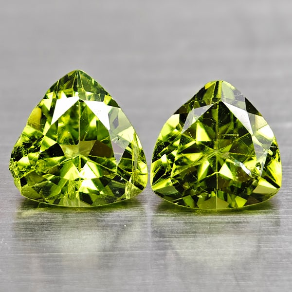 Natural Green Peridot 1.81 Ct. 2 Pcs. Trilliant Shape 6.2 Mm Gemstones From Pakistan: Product ID: 805317047 Product Name: Natural Peridot Weight: 1.81 CT. Size: 6.2 x 6.2 x 3.9 MM. Shape: Trilliant Color: Green Clarity:VSI Luster: Good Gems Origin: Pakistan Treatment: Unheated Crystal 