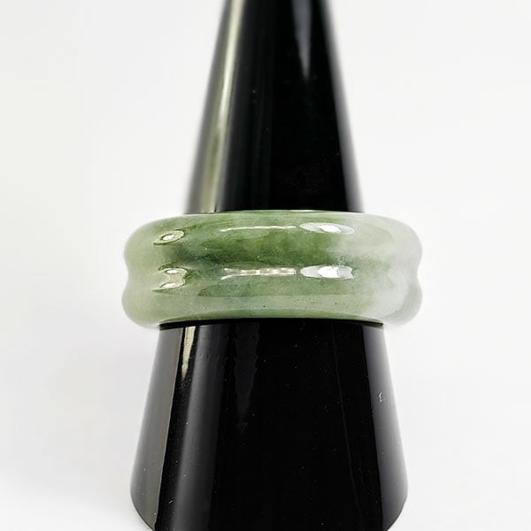 Natural Green Color Jade 29.60 Ct. Round Ring Size 9 Unheated Gemstone From Thailand: Product ID: 819815901 Product Name: Natural Gemstones Weight: 29.60 CT. Size: 25 x 19 MM. Shape: Round Color: Green Clarity:Opaque Luster: Good Gems Origin: Thailand Treatment: Unheated Crystal Struct