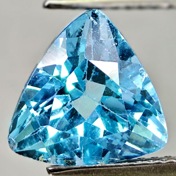 Natural Swiss Blue Topaz 3.78 Ct. Trilliant Shape 10 Mm Gemstone From Brazil: Product ID: 807167925 Product Name: Natural Blue Topaz Weight: 3.78 CT. Size: 10 x 10 x 6.2 MM. Shape: Trilliant Color: Swiss Blue Clarity:VSI Luster: Good Gems Origin: Brazil Treatment: Treated Cryst