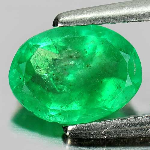 Natural Green Emerald 0.87 Ct. Oval Shape 8.1 x 6  Mm. Gemstone From Columbia (1 of 3)