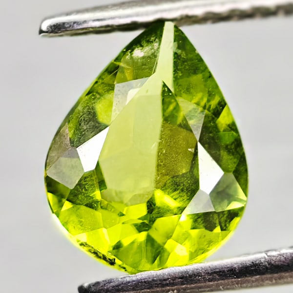 Natural Green Peridot 1.49 Ct. Pear Shape 8.9 x 7 Mm Gemstone From Pakistan (1 of 3)