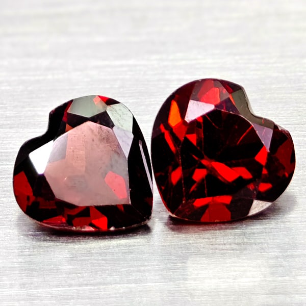 Natural Orangish Red Garnet 3.02 Ct. 2 Pcs Heart Shape 7.1 x 6.7 Mm Gemstones From Tanzania: Product ID: 802936638 Product Name: Natural Red Garnet Weight: 3.02 CT. Size: 7.1 x 6.7 x 4.8 MM. Shape: Heart Shape Color: Orangish Red Clarity:VSI Luster: Good Gems Origin: Tanzania Treatment: Unhea