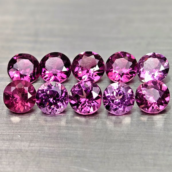 Natural Purplish Pink Rhodolite Garnet 1.96 Ct. 10 Pcs Round Shape 3.4 Mm Gemstones From Madagascar: Product ID: 802936564 Product Name: Natural Rhodolite Weight: 1.96 CT. Size: 3.4 x 3.4 x 2.6 MM. Shape: Round Shape Color: Purplish Pink Clarity:VSI - SI1 Luster: Good Gems Origin: Madagascar Treatmen