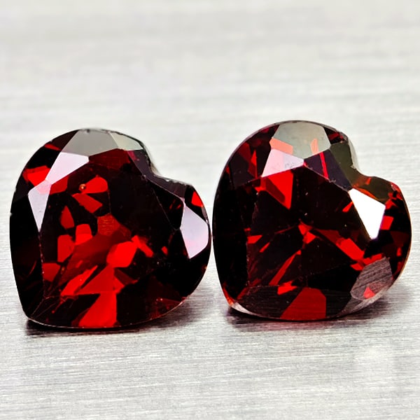 Natural Orangish Red Garnet 3.11 Ct. 2 Pcs Heart Shape 7.1 x 7 MM Gemstones From Tanzania: Product ID: 802936625 Product Name: Natural Red Garnet Weight: 3.11 CT. Size: 7.1 x 7 x 3.8 MM. Shape: Heart Shape Color: Orangish Red Clarity:VSI Luster: Good Gems Origin: Tanzania Treatment: Unheate