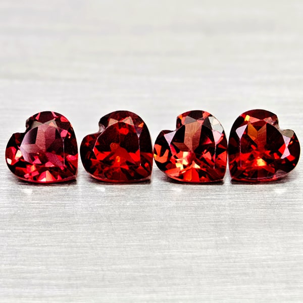 Natural Purplish Red Rhodolite Garnet 3.69 Ct. 4 Pcs Heart Shape 6 Mm Gemstones From Madagascar: Product ID: 802936680 Product Name: Natural Rhodolite Weight: 3.69 CT. Size: 6 x 6 x 3.7 MM. Shape: Heart Shape Color: Purplish Red Clarity:VSI Luster: Good Gems Origin: Madagascar Treatment: Unheated