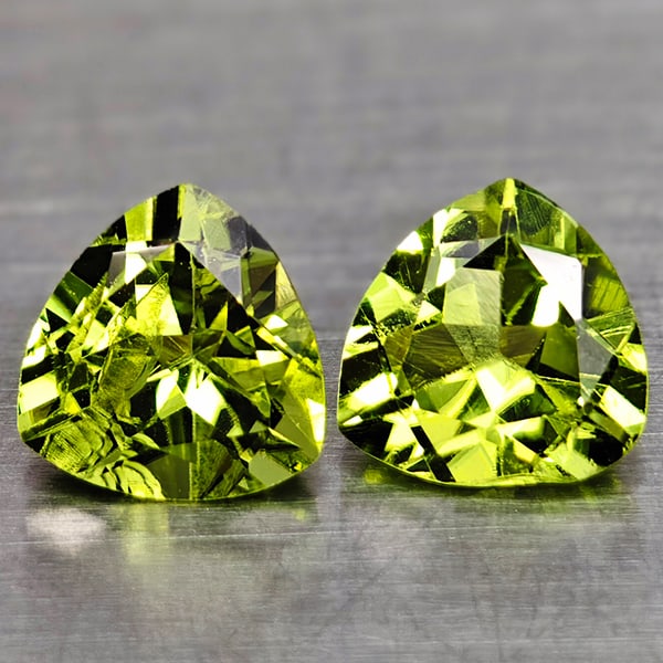 Natural Green Peridot 1.46 Ct. 2 Pcs. Trilliant Shape 6 Mm Gemstones From Pakistan: Product ID: 805317041 Product Name: Natural Peridot Weight: 1.46 CT. Size: 6 x 6 x 3.8 MM. Shape: Trilliant Color: Green Clarity:VSI Luster: Good Gems Origin: Pakistan Treatment: Unheated Crystal Stru