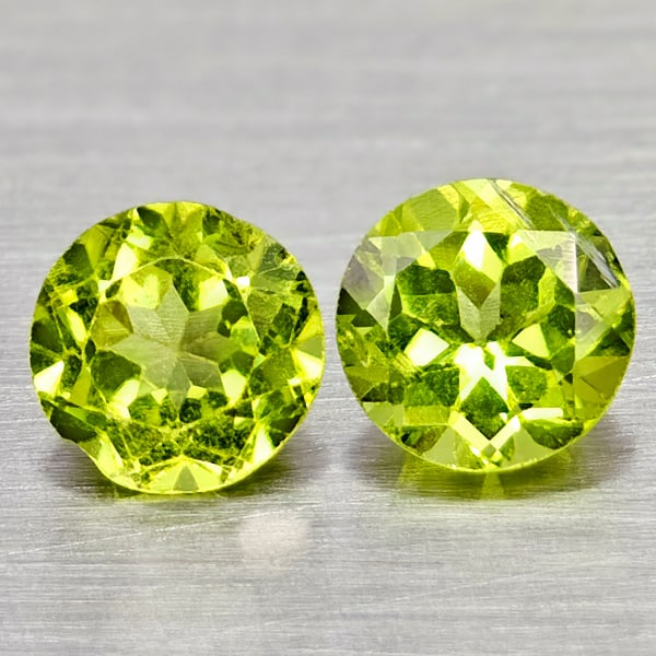 Natural Green Peridot 1.91 Ct. 2 Pcs Round Shape 6.1 Mm Gemstone From Pakistan: Product ID: 805317108 Product Name: Natural Peridot Weight: 1.91 CT. Size: 6.1 x 6.1 x 4 MM. Shape: Round Color: Green Clarity:VSI - SI1 Luster: Good Gems Origin: Pakistan Treatment: Unheated Crystal 