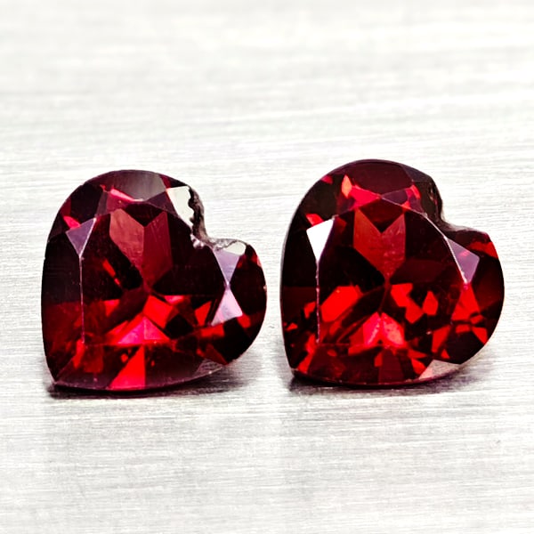 Natural Purplish Red Rhodolite Garnet 1.77 Ct. 2 Pcs Heart Shape 5.9 Mm Gemstones From Madagascar: Product ID: 802936661 Product Name: Natural Rhodolite Weight: 1.77 CT. Size: 5.9 x 5.9 x 3.2 MM. Shape: Heart Shape Color: Purplish Red Clarity:VSI Luster: Good Gems Origin: Madagascar Treatment: Unhe