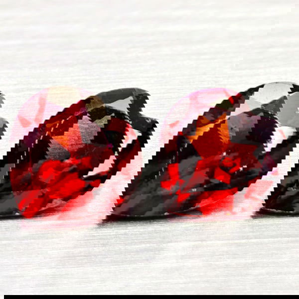 Natural Orangish Red Garnet 2.76 Ct. 2 Pcs Heart Shape 6.9 x 6.8 MM Gemstones From Tanzania (1 of 3)
