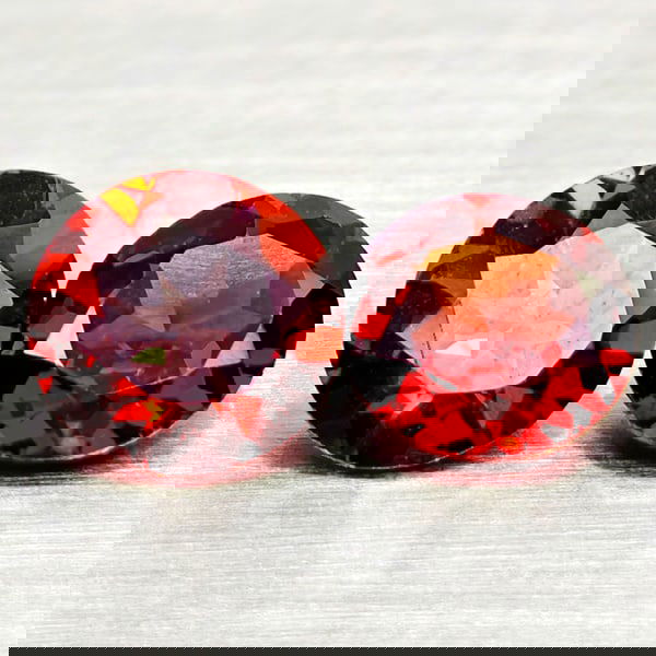 Natural Orangish Red Garnet 1.07 Ct. 2 Pcs Round Shape 5.3 Mm Gemstones From Tanzania: Product ID: 802936741 Product Name: Natural Red Garnet Weight: 1.07 CT. Size: 5.3 x 5.3 x 2.9 MM. Shape: Round Shape Color: Orangish Red Clarity:VSI - SI1 Luster: Good Gems Origin: Tanzania Treatment: