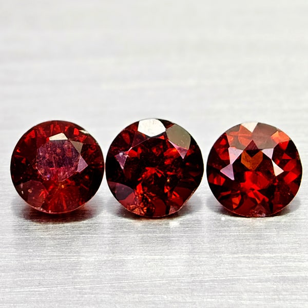 Natural Orangish Red Garnet 2.07 Ct. 3 Pcs Round Shape 5 Mm Gemstones From Tanzania: Product ID: 802936718 Product Name: Natural Red Garnet Weight: 2.50 CT. Size: 5 x 5 x 3.7 MM. Shape: Round Shape Color: Orangish Red Clarity:VSI - SI1 Luster: Good Gems Origin: Tanzania Treatment: Unh