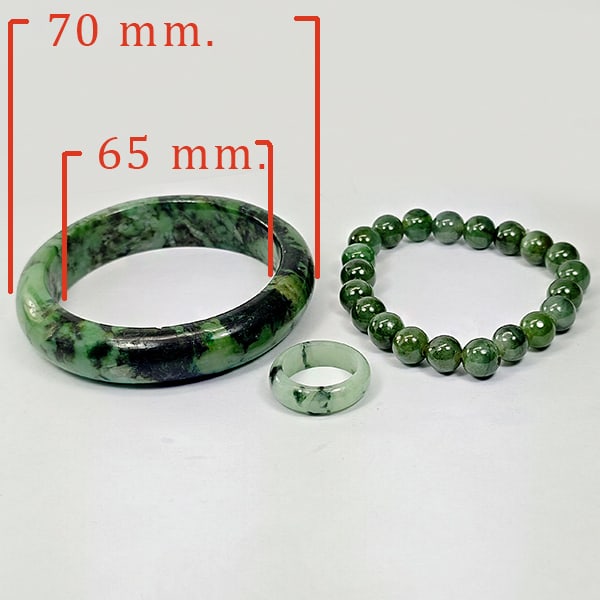 Natural Green Jade Bangle Set 3 pcs 350 Ct. Size 70 x 65 x 9 Mm: Product ID: 818102705 Product Name: Natural Gemstones Weight: 350.00 CT. Size: 70 x 65 x 9 MM. Shape: Round Cabochon Color: Green Clarity:Opaque Luster: Good Gems Origin: Burma Treatment: Unheated Cry