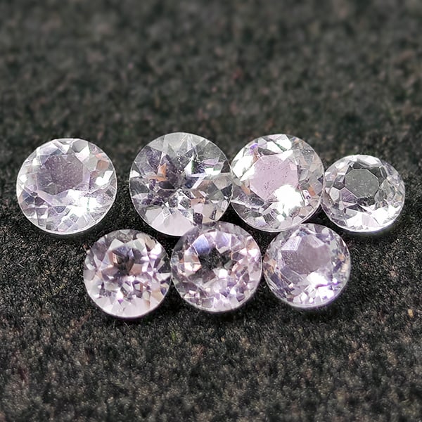 Natural White Topaz 1.21 Ct. 7 Pcs Round Shape 3 Mm Gemstones From Brazil: Product ID: 807168093 Product Name: Natural Topaz Weight: 1.21 CT. Size: 3 x 3 x 1.8 to 3.6 x 3.6 x 2 MM. Shape: Round Color: White Clarity:VSI Luster: Good Gems Origin: Brazil Treatment: Unheated Cry