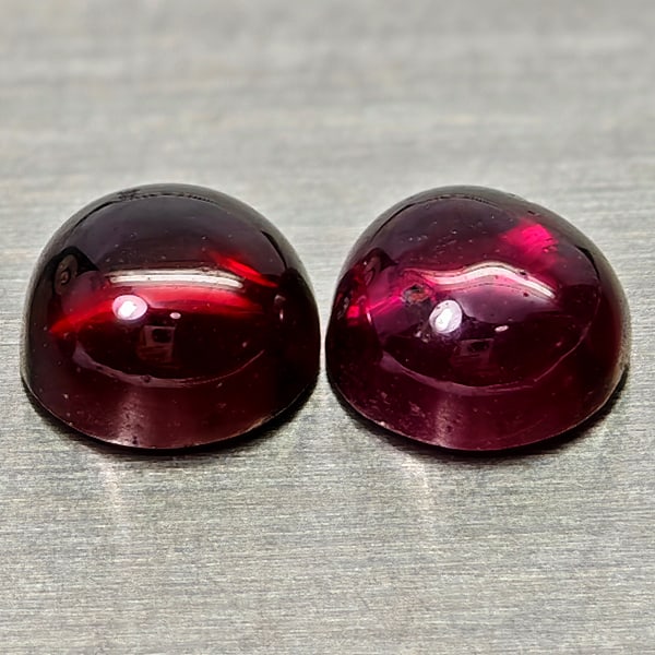 Natural Purplish Pink Rhodolite Garnet 1.95 Ct. 2 Pcs Round Cabochon Shape 5.2Mm Gemstones: Product ID: 802936763 Product Name: Natural Rhodolite Weight: 1.95 CT. Size: 5.2 x 5.2 x 3 MM. Shape: Round Cabochon Color: Purplish Pink Clarity:Semi - Transparent Luster: Good Gems Origin: Madagasca