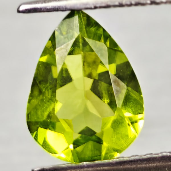 Natural Green Peridot 1.52 Ct. Pear Shape 9.1 x 7 Mm Gemstone From Pakistan (1 of 3)