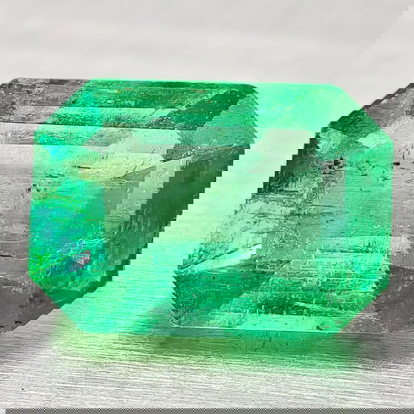 Natural Green Emerald 0.96 Ct. Octagon Shape 7.2 x 5.1 Mm Gemstone From Columbia: Product ID: 802404769 Product Name: Natural Emerald Weight: 0.96 CT. Size: 7.2 x 5.1 x 3.6 MM. Shape: Octagon Color: Green Clarity:SI1 Luster: Good Gems Origin: Columbia Treatment: Unheated Crystal St