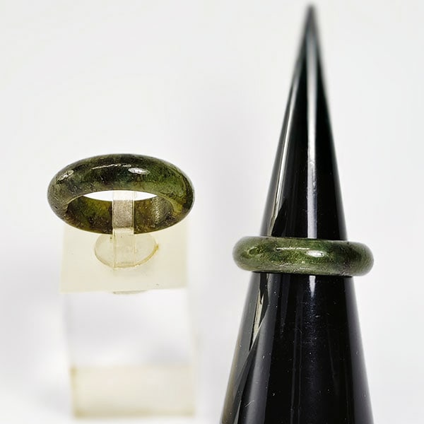 Natural Green Jade Rings 24.06 Ct. 2 Pcs. Round Size 4.5 Unheated Gemstone: Product ID: 819814735 Product Name: Natural Gemstones Weight: 24.06 CT. Size: 20 x 15 MM. Shape: Round Cabochon Color: Green Clarity:Opaque Luster: None Gems Origin: Burma Treatment: Unheated Crystal