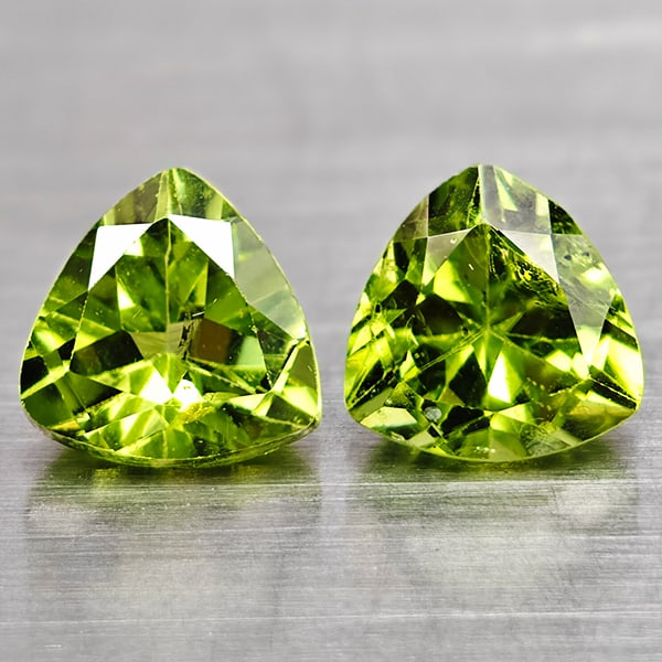 Natural Green Peridot 1.99 Ct. 2 Pcs. Trilliant Shape 6.1 Mm Gemstones From Pakistan: Product ID: 805317048 Product Name: Natural Peridot Weight: 1.99 CT. Size: 6.1 x 6.1 x 4.3 MM. Shape: Trilliant Color: Green Clarity:VSI Luster: Good Gems Origin: Pakistan Treatment: Unheated Crystal 