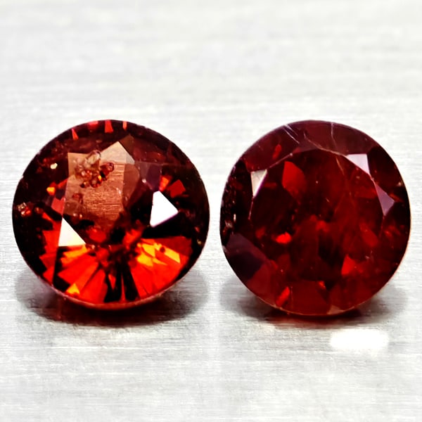 Natural Orangish Red Garnet 1.24 Ct. 2 Pcs Round Shape 5 Mm Gemstones From Tanzania: Product ID: 802936712 Product Name: Natural Red Garnet Weight: 1.24 CT. Size: 5 x 5 x 3.2 MM. Shape: Round Shape Color: Orangish Red Clarity:VSI - SI1 Luster: Good Gems Origin: Tanzania Treatment: Unh