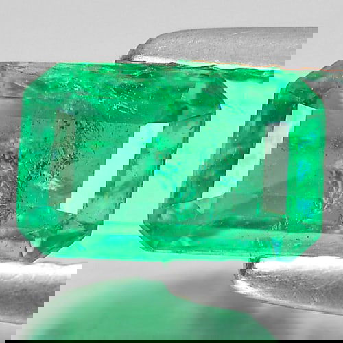 Certified Green Natural Emerald 0.72 Ct. Octagon Shape 6.90 x 4.44 Mm. Gemstone From Columbia (1 of 4)