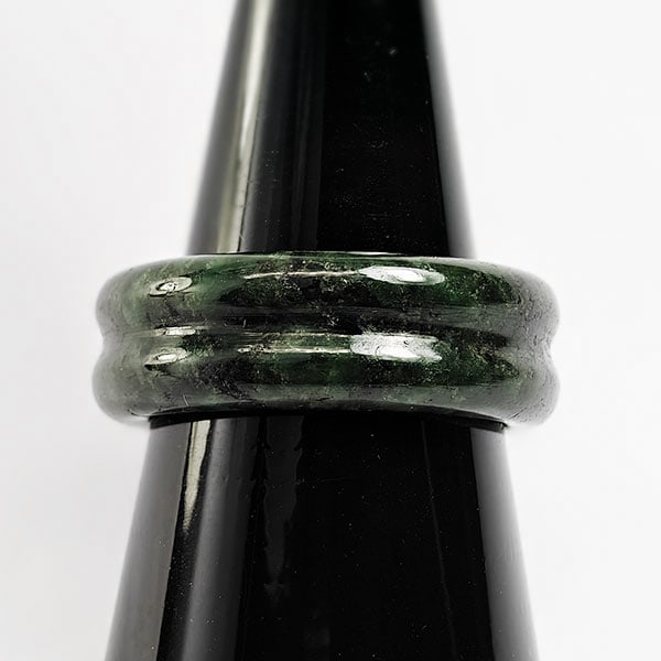Natural Green Color Jade 25.29 Ct. Round Cabochon Ring Size 9 Unheated Gemstone From Thailand: Product ID: 819815912 Product Name: Natural Gemstones Weight: 25.29 CT. Size: 25 x 19 MM. Shape: Round Color: Green Clarity:Opaque Luster: Good Gems Origin: Thailand Treatment: Unheated Crystal Struct