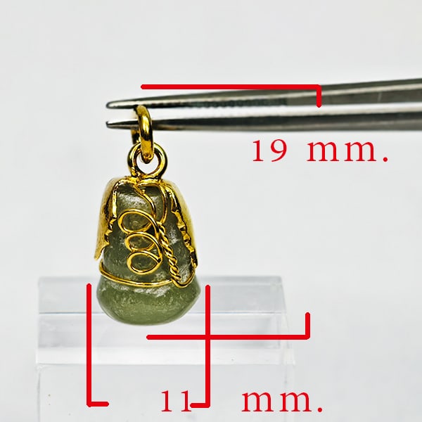 Natural Multi Color Green Jade 17.74 Ct. Calabash Pendant Size 19 x 11 Mm. Gemstone From Thailand: Product ID: 819814441 Product Name: Natural Jade Weight: 17.74 CT. Size: 19 x 11 x 11 MM. Shape: Calabash Color: Multi-Color Clarity:Opaque Luster: Good Gems Origin: Thailand Treatment: Unheated Cryst