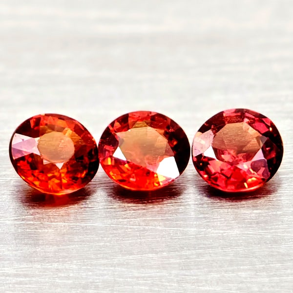 Natural Orangish Red Songea Sapphire 0.50 Ct. 3 Pcs Round Shape 3.3 Mm Gemstones From Tanzania: Product ID: 806162346 Product Name: Natural Red Sapphire Weight: 0.50 CT. Size: 3.3 x 3.3 x 1.7 MM. Shape: Round Color: Orange Red Clarity:VVS - VSI Luster: Good Gems Origin: Tanzania Treatment: Heate