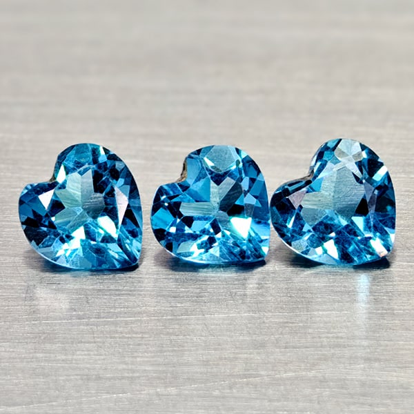 Natural Swiss Blue Topaz 1.54 Ct. 3 Pcs Heart Shape Gemstones From Brazil: Product ID: 807168029 Product Name: Natural Blue Topaz Weight: 1.54 CT. Size: 5.3 x 4.9 x 3 to 4.9 x 5 x 3.1 MM. Shape: Heart Shape Color: Swiss Blue Clarity:VSI - SI1 Luster: Good Gems Origin: Brazil