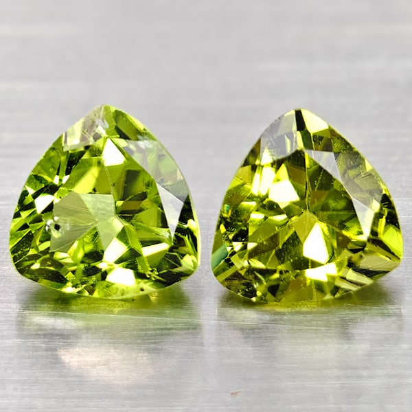 Natural Green Peridot 1.94 Ct. 2 Pcs. Trilliant Shape 5.9 Mm Gemstones From Pakistan: Product ID: 805317069 Product Name: Natural Peridot Weight: 1.94 CT. Size: 5.9 x 5.9 x 4 MM. Shape: Trilliant Color: Green Clarity:VSI Luster: Good Gems Origin: Pakistan Treatment: Unheated Crystal St