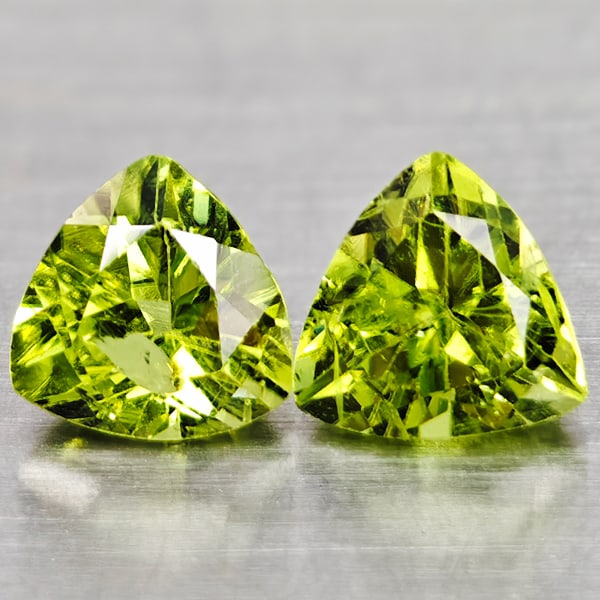 Natural Green Peridot 1.77 Ct. 2 Pcs. Trilliant Shape 6 Mm Gemstones From Pakistan: Product ID: 805317072 Product Name: Natural Peridot Weight: 1.77 CT. Size: 6 x 6 x 4.4 MM. Shape: Trilliant Color: Green Clarity:VSI Luster: Good Gems Origin: Pakistan Treatment: Unheated Crystal Stru