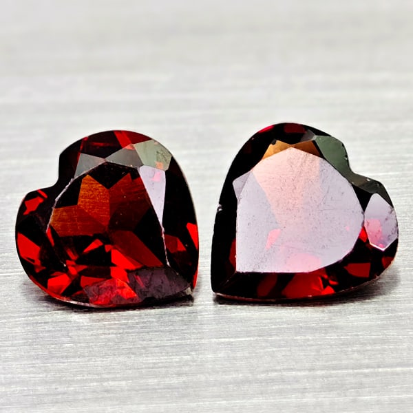 Natural Orangish Red Garnet 2.26 Ct. 2 Pcs Heart Shape 7 x 6.8 MM Gemstones From Tanzania: Product ID: 802936624 Product Name: Natural Red Garnet Weight: 2.26 CT. Size: 7 x 6.8 x 3.5 MM. Shape: Heart Shape Color: Orangish Red Clarity:VSI Luster: Good Gems Origin: Tanzania Treatment: Unheate