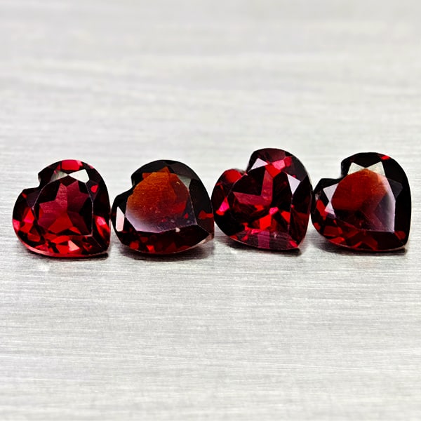 Natural Purplish Red Rhodolite Garnet 3.31 Ct. 4 Pcs Heart Shape Gemstones From Madagascar: Product ID: 802936653 Product Name: Natural Rhodolite Weight: 3.31 CT. Size: 6.1 x 6 x 2.9 to 5.9 x 5.9 x 3.1 MM. Shape: Heart Shape Color: Purplish Red Clarity:VSI Luster: Good Gems Origin: Madagasca
