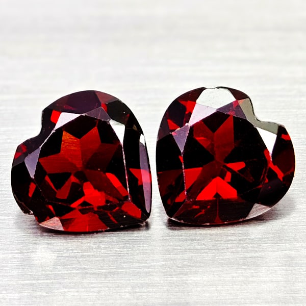Natural Orangish Red Garnet 2.89 Ct. 2 Pcs Heart Shape 7 x 6.9 MM Gemstones From Tanzania: Product ID: 802936635 Product Name: Natural Red Garnet Weight: 2.89 CT. Size: 7 x 6.9 x 4 MM. Shape: Heart Shape Color: Orangish Red Clarity:VSI Luster: Good Gems Origin: Tanzania Treatment: Unheated 