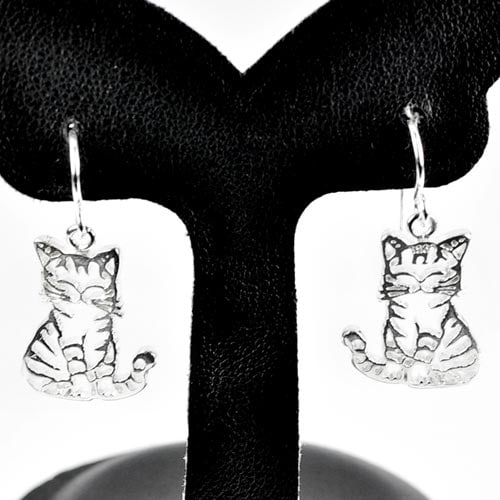 925 Sterling Silver Cat Loop Earrings Jewelry 3.57 G. Lovely Design: Product ID: 280320011 / Product Type: 925 Sterling Silver Fine Jewelry / Jewelry Weight: 3.57 Grams. / Gemstones Color: Silver / Metal: Solid Silver 92.5%. / Gemstone Detail: Average Range 3.57 - 3.77