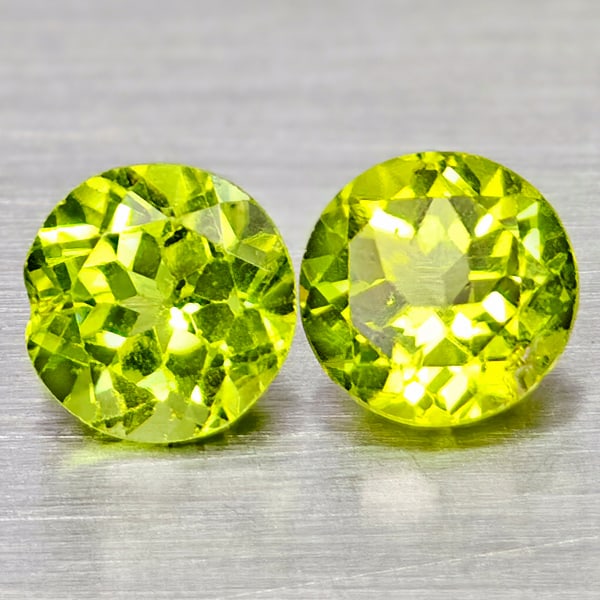 Natural Green Peridot 2.04 Ct. 2 Pcs Round Shape 6 Mm Gemstone From Pakistan: Product ID: 805317110 Product Name: Natural Peridot Weight: 2.04 CT. Size: 6 x 6 x 4 MM. Shape: Round Color: Green Clarity:VSI - SI1 Luster: Good Gems Origin: Pakistan Treatment: Unheated Crystal Stru