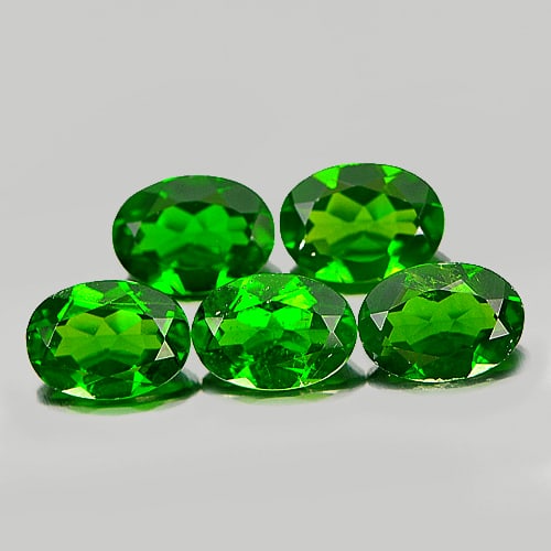 Natural Green Chrome Diopside 3.91 Ct. 5 Pcs. Oval Shape 7 x 5 Mm. Gemstones: Product ID: 801604688 Product Name: Natural Chrome Diopside Weight: 3.91 CT. Size: 7 x 5 x 3 MM. Shape: Oval Color: Green Clarity:VSI Luster: Good Gems Origin: Russia Treatment: Unheated Crystal Struc