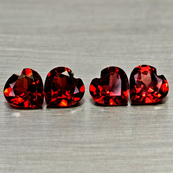 Natural Purplish Red Rhodolite Garnet 3.52 Ct. 4 Pcs Heart Shape 6 Mm Gemstones From Madagascar: Product ID: 802936690 Product Name: Natural Rhodolite Weight: 3.52 CT. Size: 6 x 6 x 3.4 MM. Shape: Heart Shape Color: Purplish Red Clarity:VSI Luster: Good Gems Origin: Madagascar Treatment: Unheated
