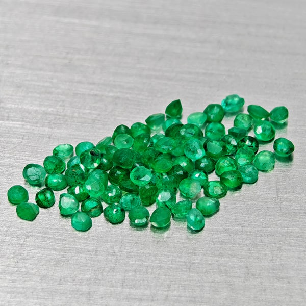 Natural Green Emerald 1.16 Ct. 81 Pcs. Round Shape 1.6 Mm. Gemstones From Columbia: Product ID: 802404792 Product Name: Natural Emerald Weight: 1.16 CT. Size: 1.6 x 1.6 x 1.2 MM. Shape: Round Color: Green Clarity:SI1 Luster: Good Gems Origin: Columbia Treatment: Unheated Crystal Stru