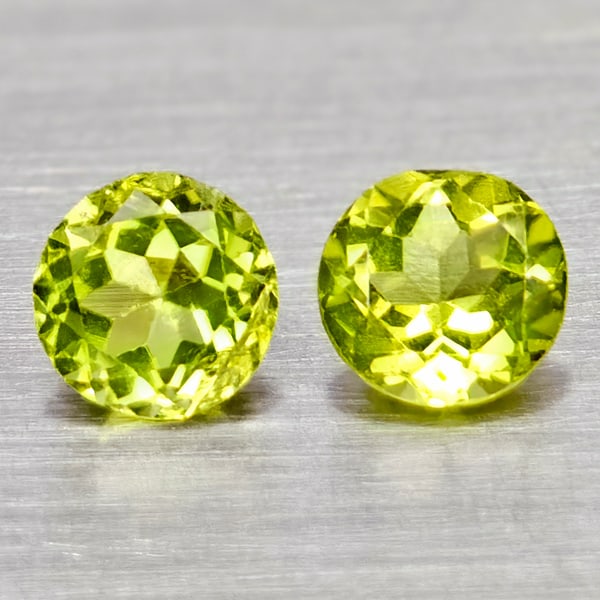 Natural Green Peridot 1.00 Ct. 2 Pcs Round Shape 5 Mm Gemstone From Pakistan: Product ID: 805317133 Product Name: Natural Peridot Weight: 1.00 CT. Size: 5 x 5 x 3 MM. Shape: Round Color: Green Clarity:VSI - SI1 Luster: Good Gems Origin: Pakistan Treatment: Unheated Crystal Stru