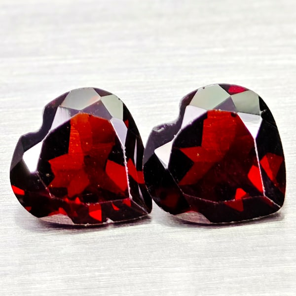 Natural Orangish Red Garnet 2.33 Ct. 2 Pcs Heart Shape 7 x 7 MM Gemstones From Tanzania: Product ID: 802936627 Product Name: Natural Red Garnet Weight: 2.33 CT. Size: 7 x 7 x 3.2 MM. Shape: Heart Shape Color: Orangish Red Clarity:VSI Luster: Good Gems Origin: Tanzania Treatment: Unheated 