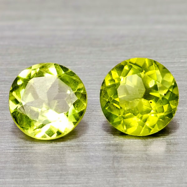 Natural Green Peridot 1.10 Ct. 2 Pcs Round Shape 5.2 Mm Gemstone From Pakistan (1 of 3)