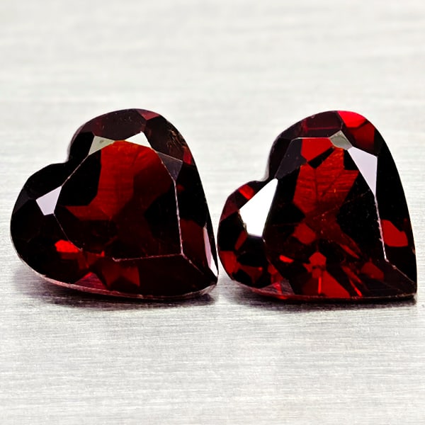 Natural Orangish Red Garnet 2.34 Ct. 2 Pcs Heart Shape 7 x 6.7 MM Gemstones From Tanzania: Product ID: 802936647 Product Name: Natural Red Garnet Weight: 2.34 CT. Size: 7 x 6.7 x 3.4 MM. Shape: Heart Shape Color: Orangish Red Clarity:VSI Luster: Good Gems Origin: Tanzania Treatment: Unheate