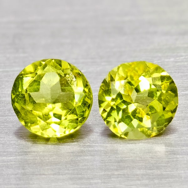 Natural Green Peridot 0.87 Ct. 2 Pcs Round Shape 4.7 Mm Gemstone From Pakistan: Product ID: 805317137 Product Name: Natural Peridot Weight: 0.87 CT. Size: 4.7 x 4.7 x 3 MM. Shape: Round Color: Green Clarity:VSI - SI1 Luster: Good Gems Origin: Pakistan Treatment: Unheated Crystal 